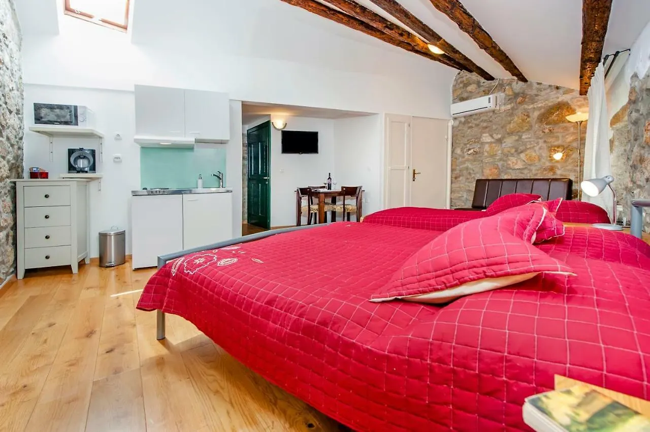 Apartment Studio Oscar IV With Terrace And Sea View