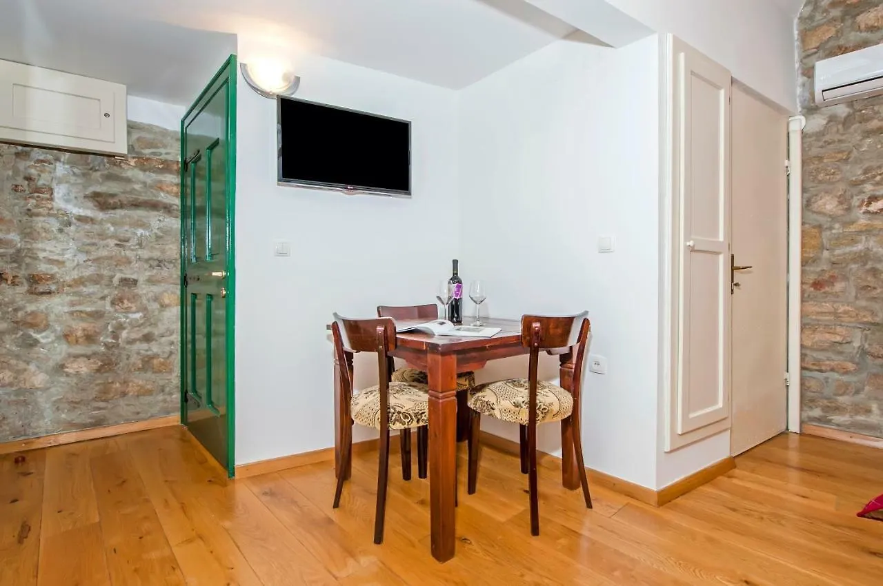 Studio Oscar IV With Terrace And Sea View Apartment